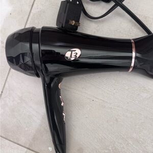 T3 Feather Weight Luxe 2i Hair Dryer with Rose Gold Details